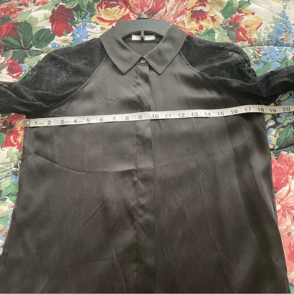 Equipment Femme Iridescent Black 100% Silk Lace Sleeves Minimalist Goth Blouse - Picture 13 of 15